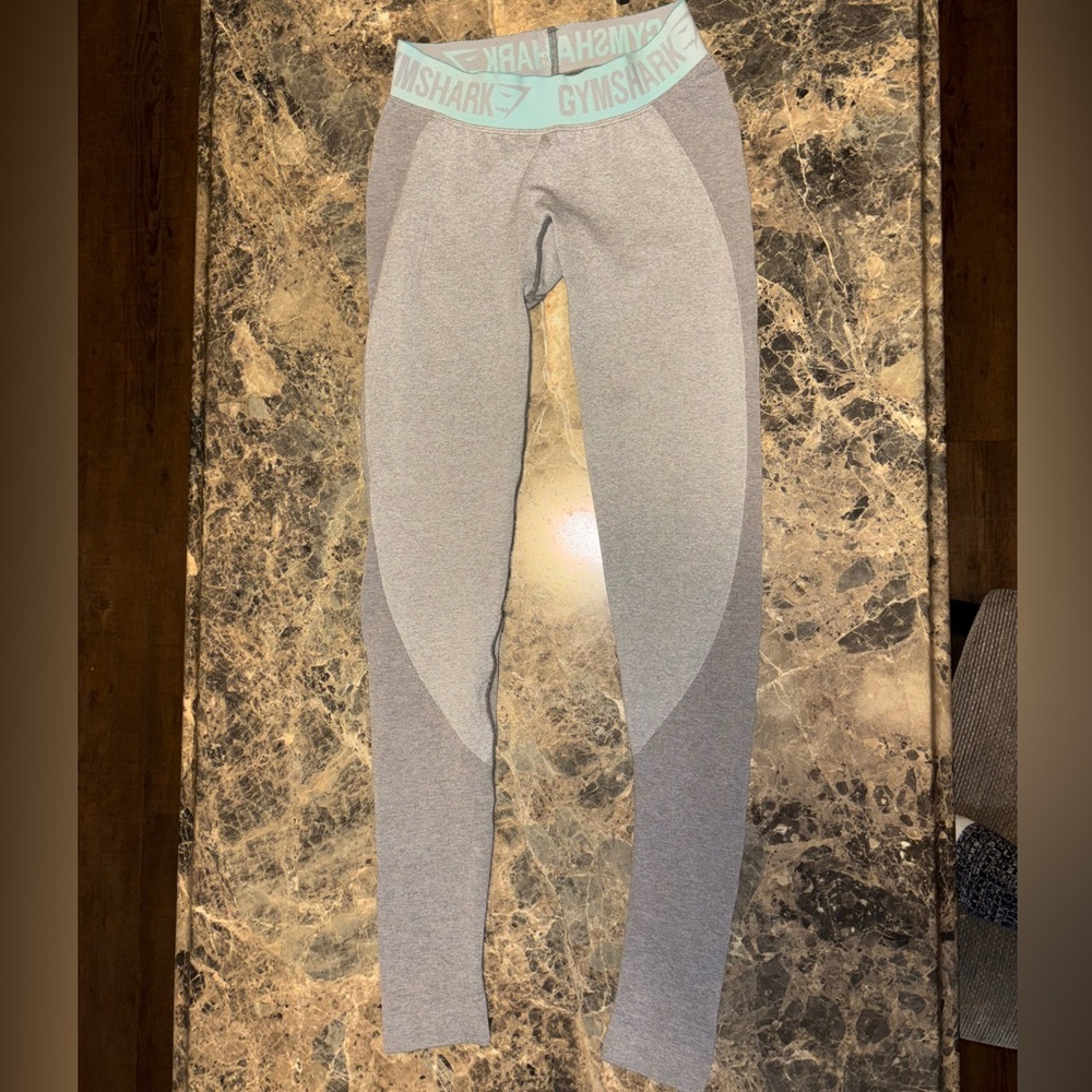 NWOT Gymshark Gray w/Teal Waistband Flex Legging 🦈